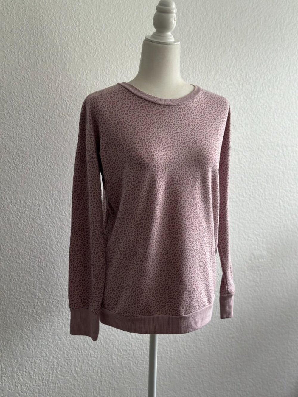 Mondetta Pink Leopard Print Sweatshirt Small Athleisure Crewneck Soft Cozy Top - Picture 3 of 8